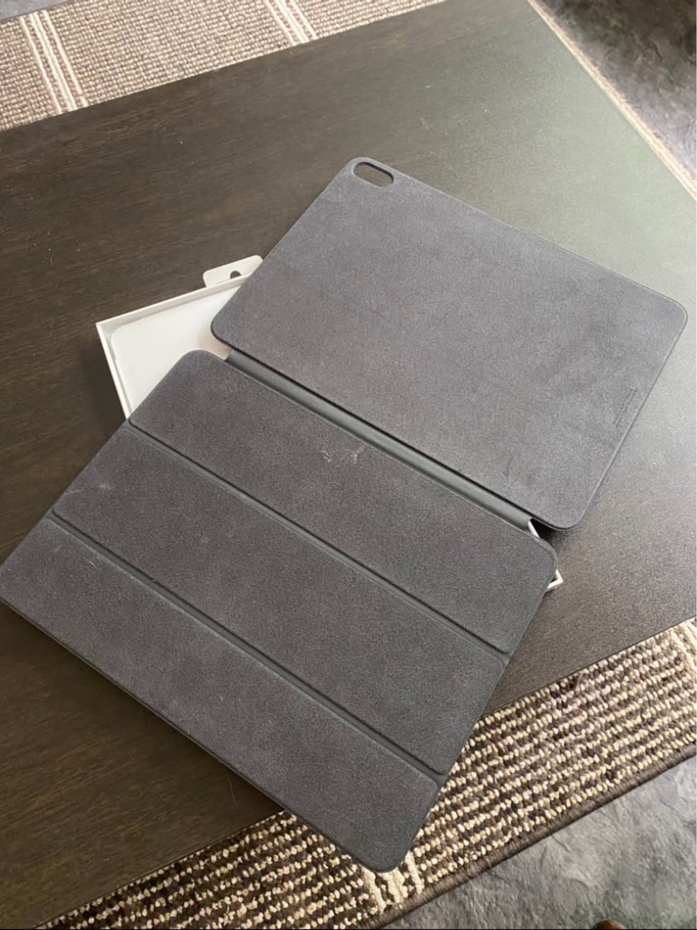 Apple Black Tri-Fold Smart Cover for iPad - Picture 2 of 4